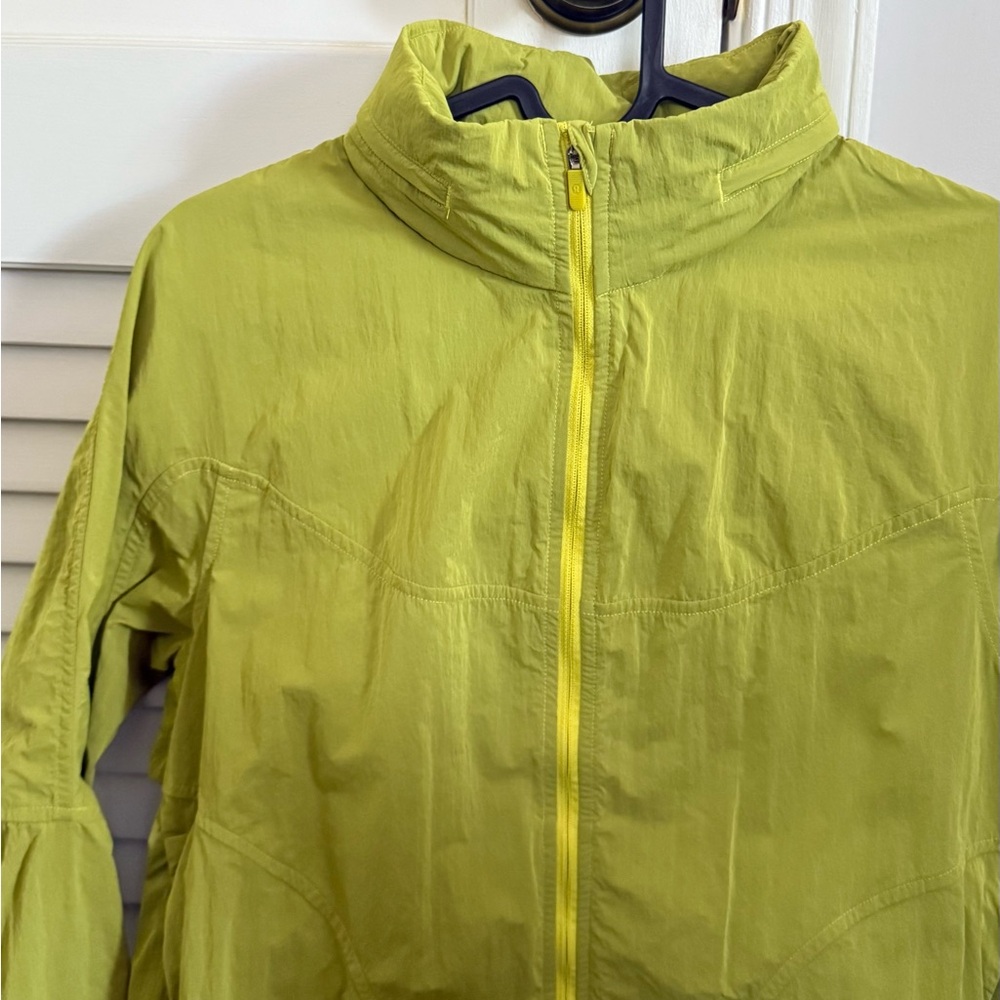 Lululemon Always Effortless Jacket old version color: olive yellow size: 4
